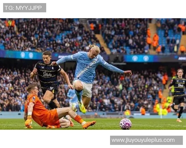 英超最新动态曼城升至第二热刺遭遇四场不胜困境切尔西与阿森纳明日对决